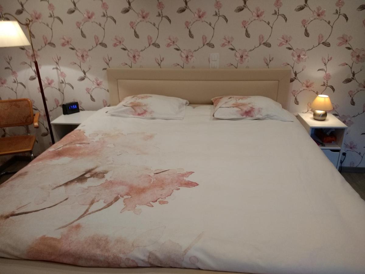 Les Ecureuils Bed and Breakfast Revin  Exteriör bild